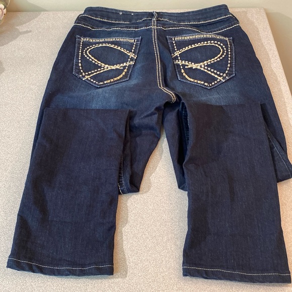 Revolution by Ricki’s - straight leg Claire Jeans. Size 28 - Picture 4 of 13